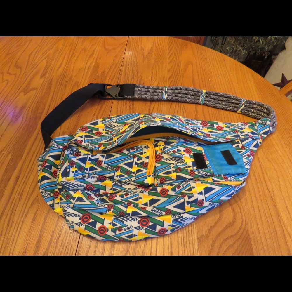 NWOT Kavu sling bag